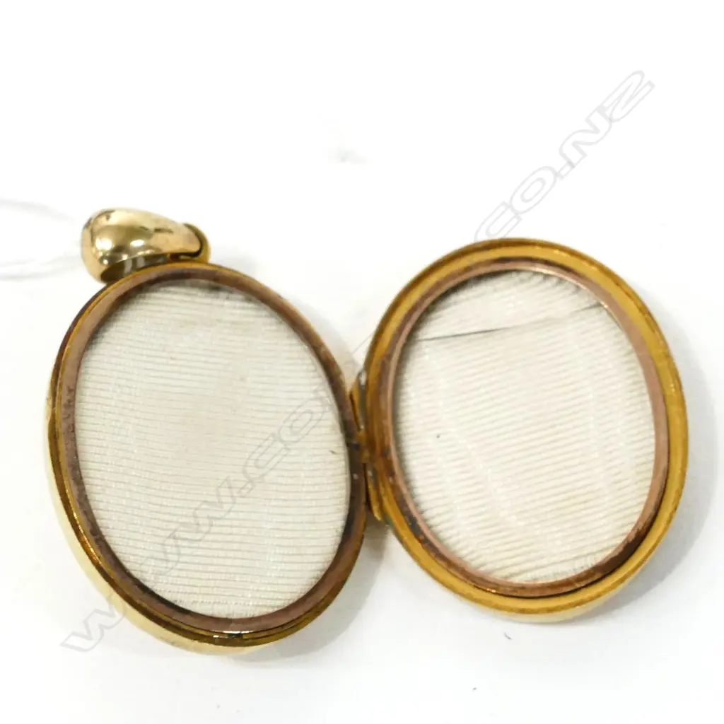 GOLD? OR GOLD PLATED VICTORIAN SEED PEARL SET LOCKET Image 1++