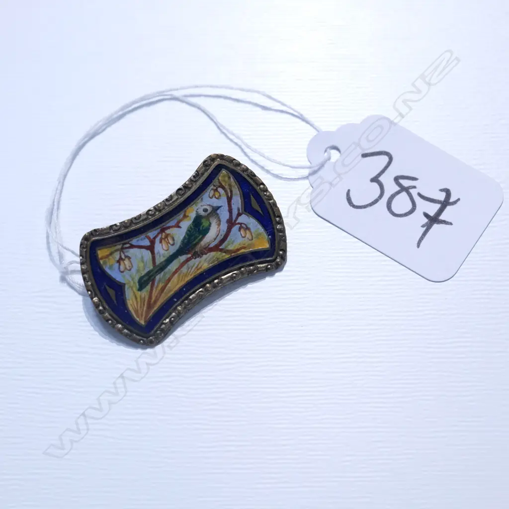 1910 ENAMEL & SILVERED BROOCH Image 1++