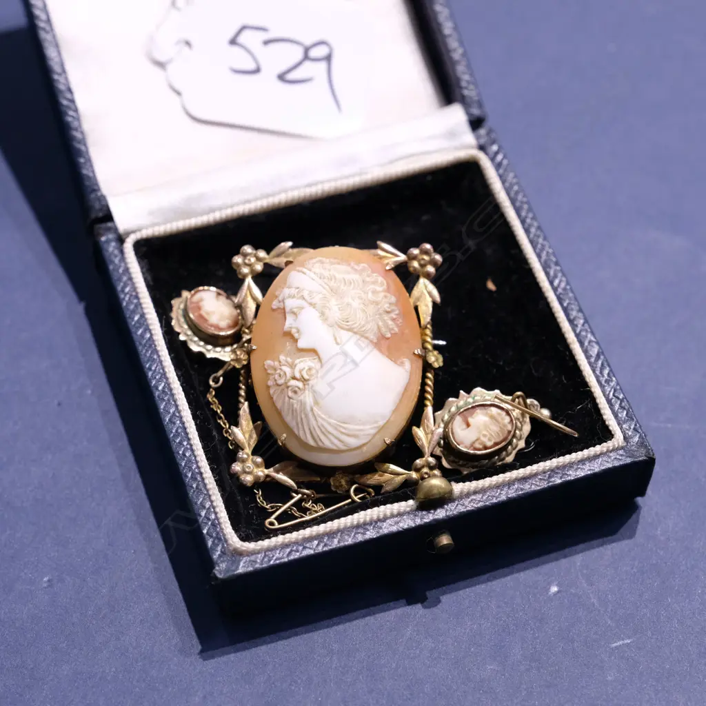 PAIR 9CT GOLD CAMEO EARRINGS & GOLDPLATED CAMEO BROOCH Image 1++