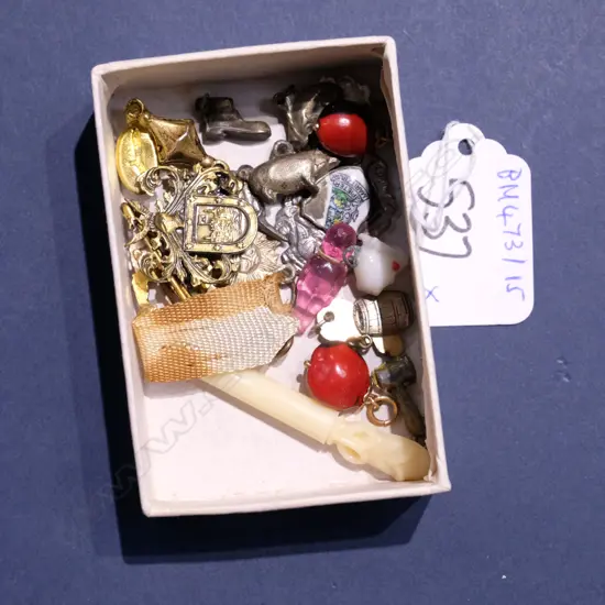 SML ASSORTMENT OF GOOD JEWELLERY PIECES; MEDALS, BROOCHES, ETC.
