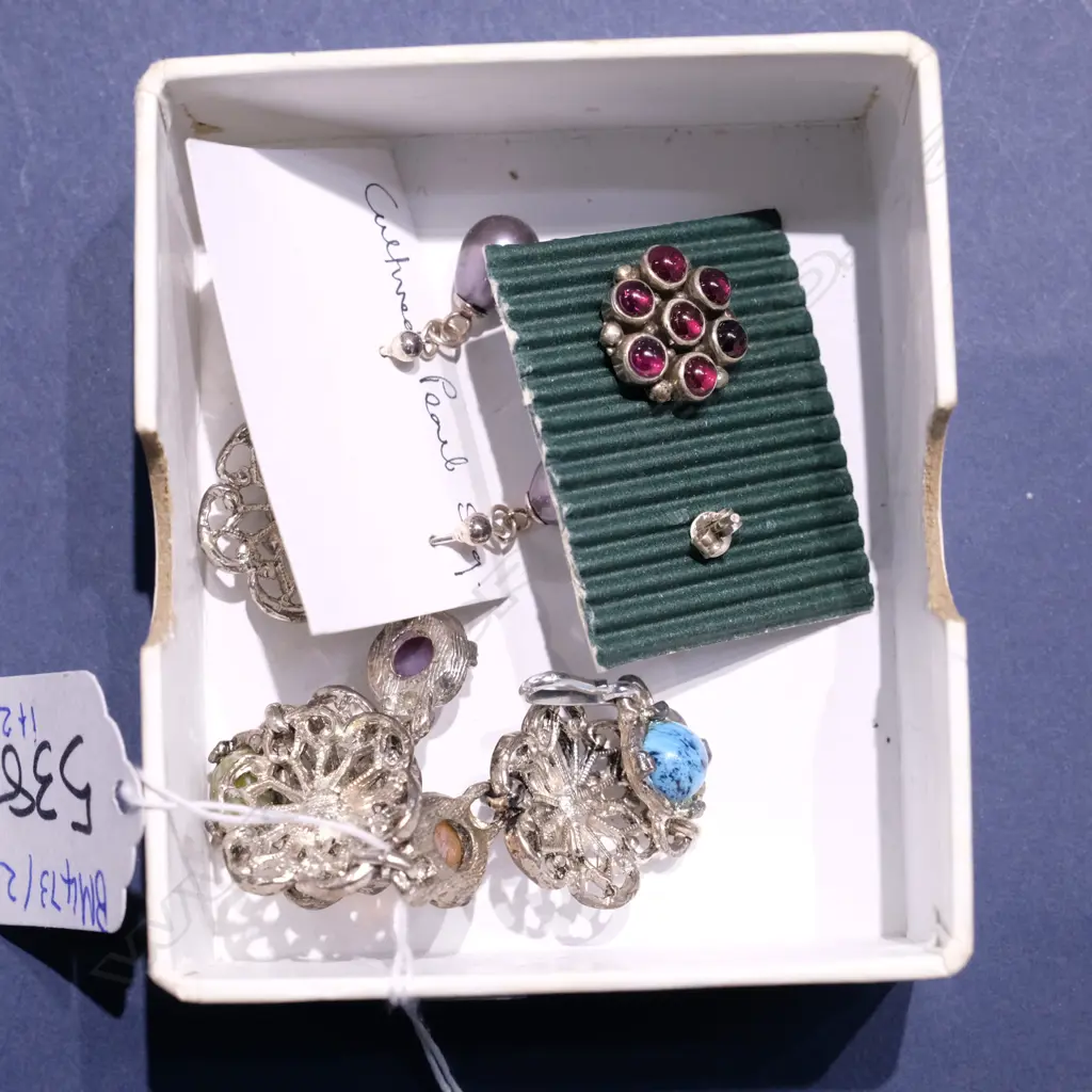 2 PRS EARRINGS; STERLING & CULT. PEARL+.925 SILVER + PINK STONE &  AGATE BRACELET Image 1++