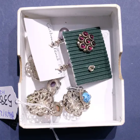 2 PRS EARRINGS; STERLING & CULT. PEARL+.925 SILVER + PINK STONE &  AGATE BRACELET