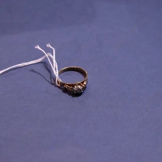 9CT GOLD DIAMOND RING