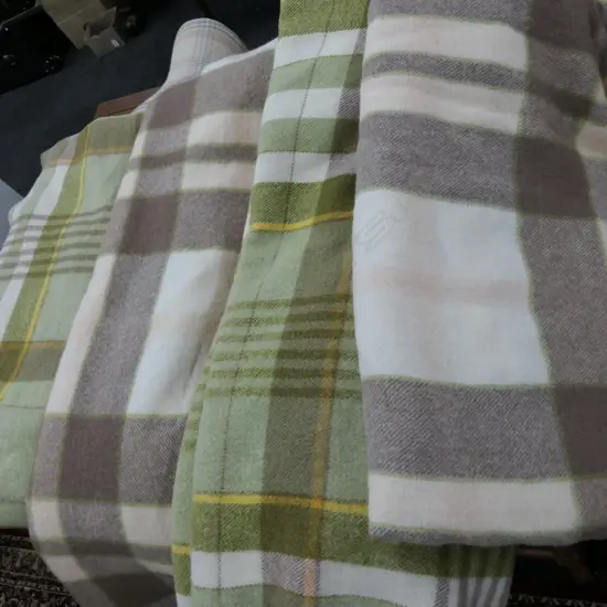 4 WOOLLEN BLANKETS