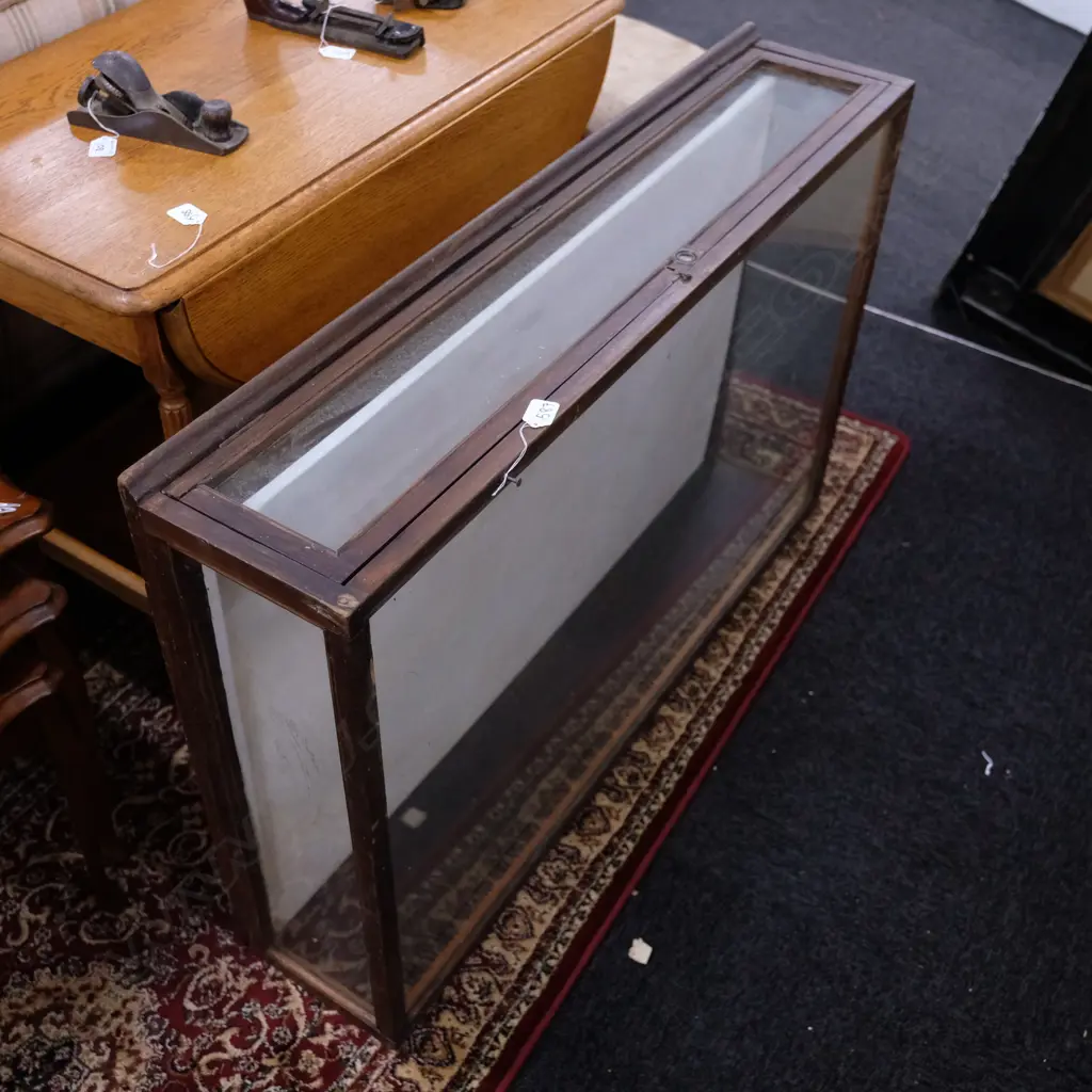 VINTAGE TABLE TOP DISPLAY CABINET BACK OPENING Image 1++