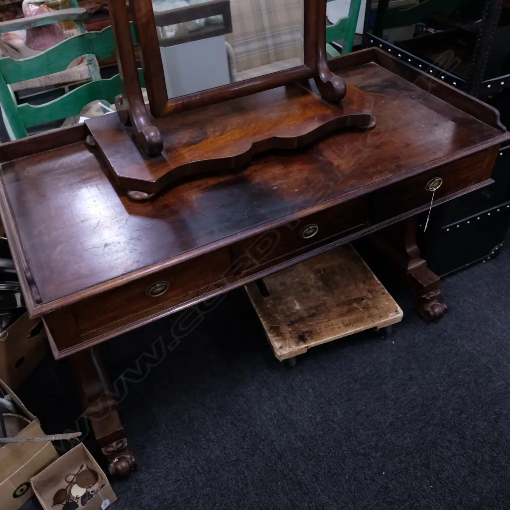 VICTORIAN MAHOGANY SIDE TABLE W/ STRETCHER BASE W. 1200MM Image 1++
