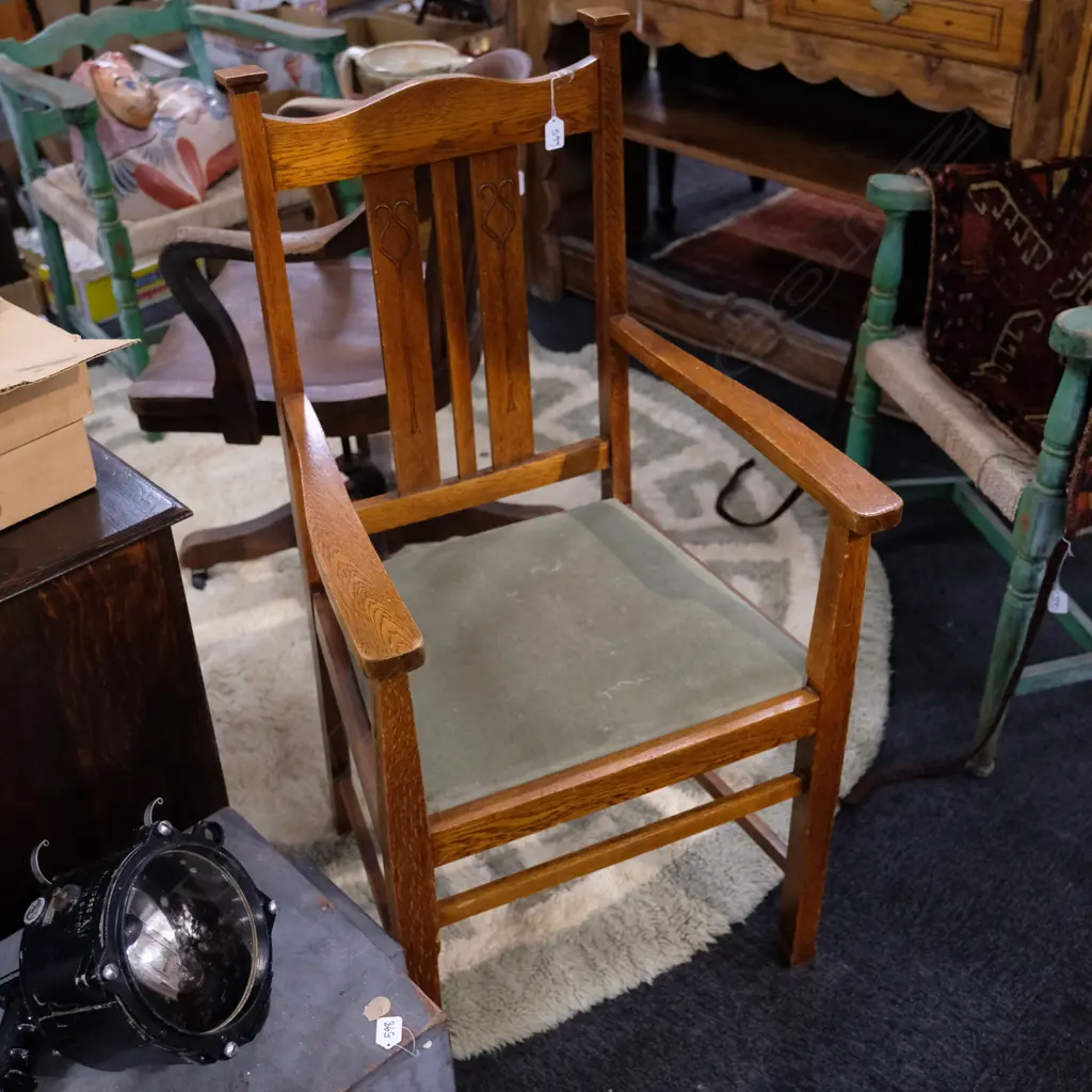 OAK CARVER CHAIR Image 1++