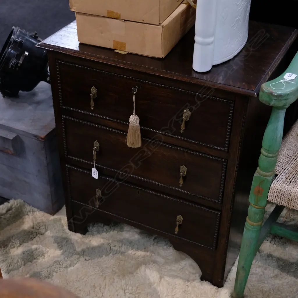 3 DRAWER OAK BEDSIDE CABINET Image 1++