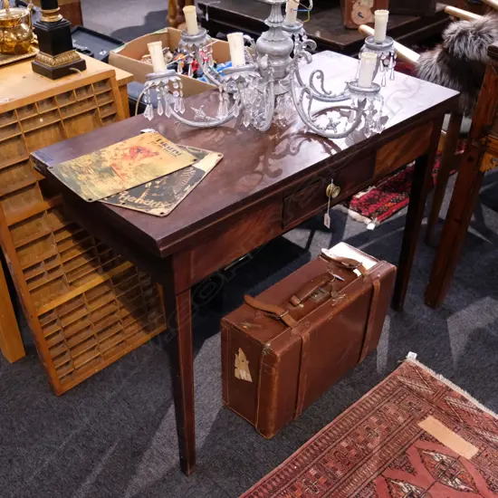 ANTIQUE MAHOGANY FOLD-OUT TABLE W/ FRIEZE DRAWER W. 1020MM