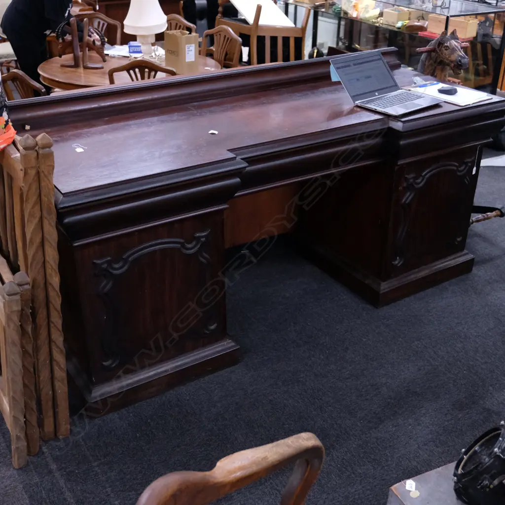 VICT. MAHOGANY TWIN PEDESTAL SIDEBOARD Image 1++