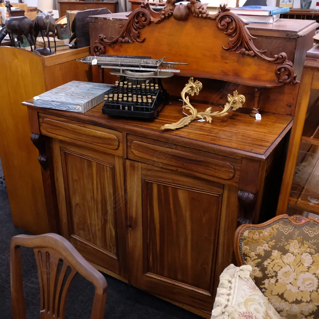 Vict. mahogany chiffonier with key  H. 1580mm L.1240 mm D.510mm Image 1++