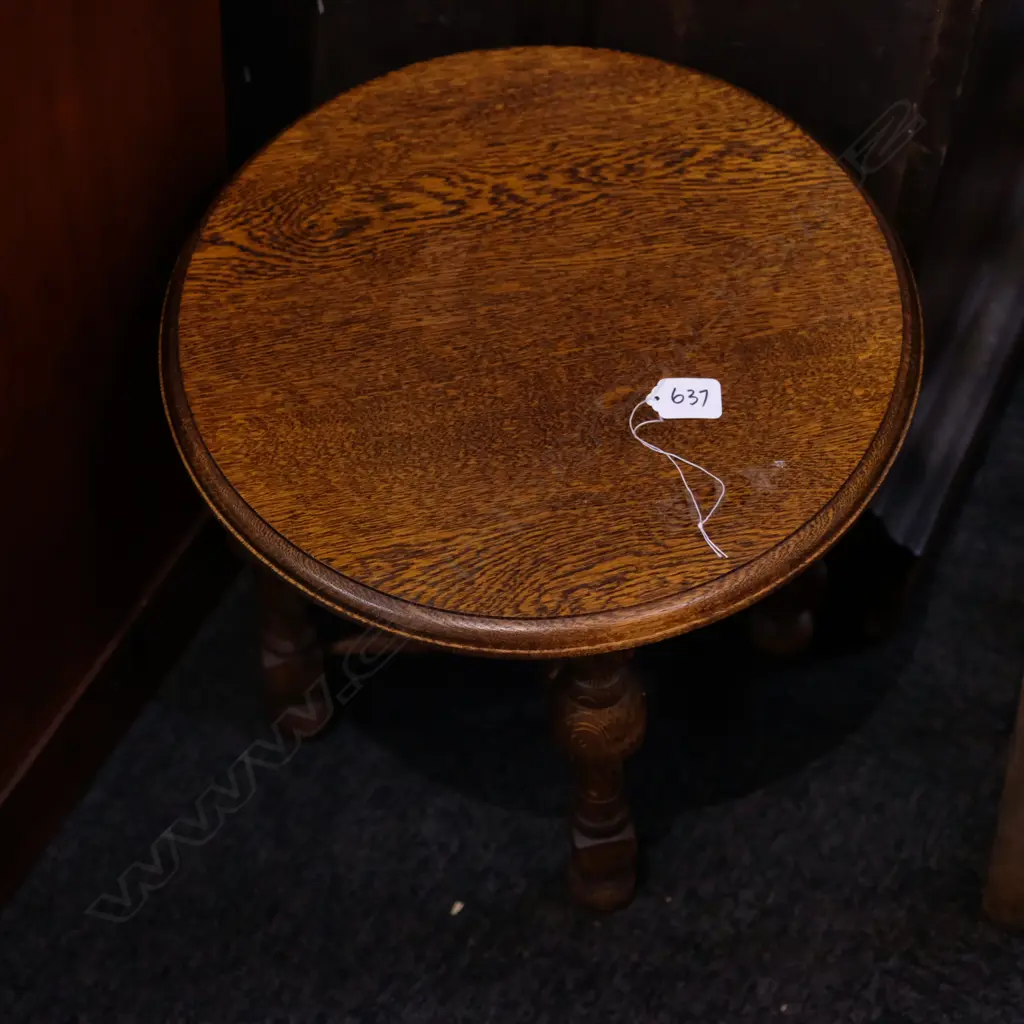 Small oak side table H. 380mm Image 1++