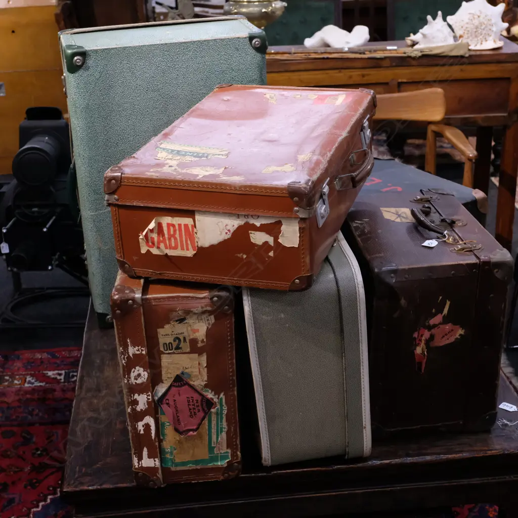 6 VINTAGE SUITCASES Image 1++