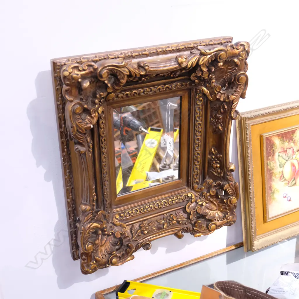 GILT FRAME MIRROR W. 465MM H. 520MM Image 1++