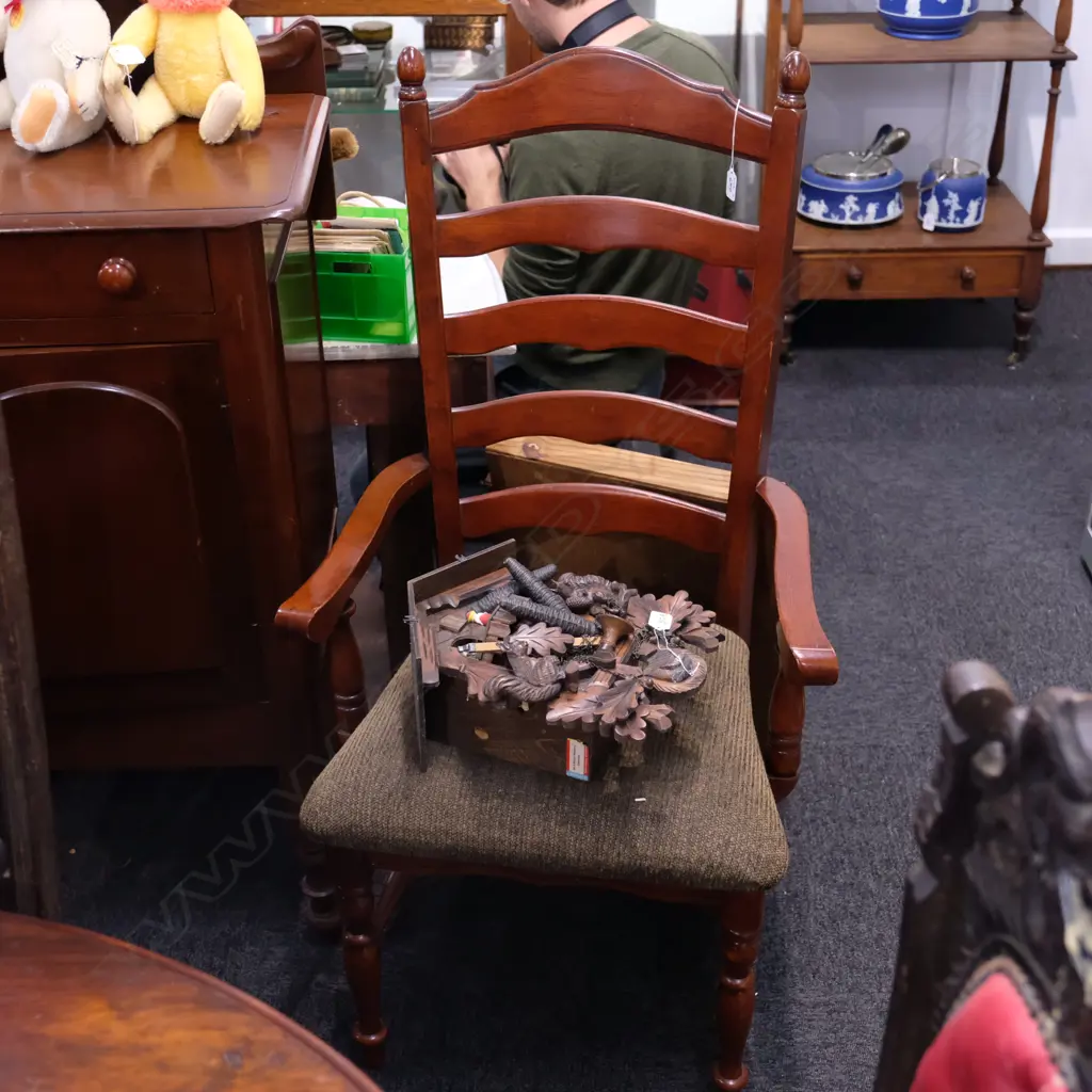 PR MAHOGANY LADDERBACK  CARVER CHAIRS H. 1120MM Image 1++