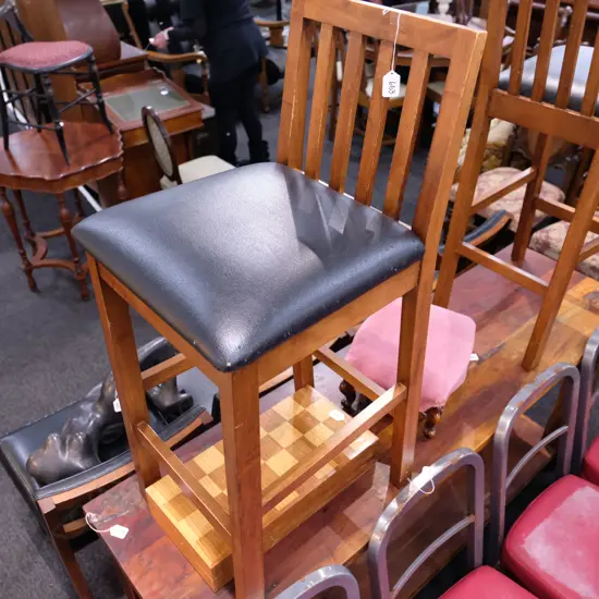 PR OF WOODEN BAR STOOLS