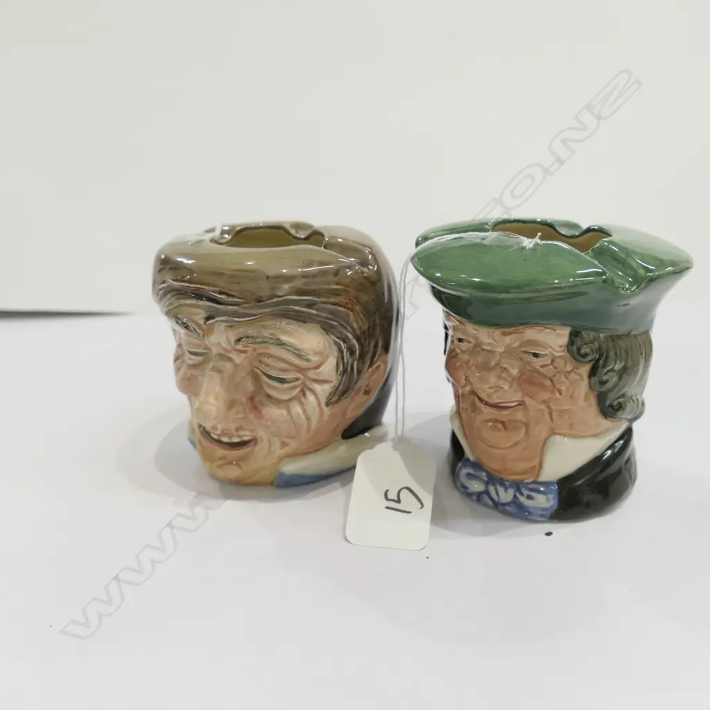 2 R/D CHARACTER ASHTRAYS Image 1++