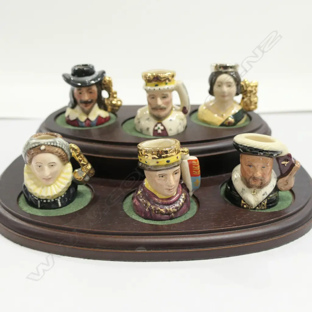 SET 6 R/D TINIES - KING/QUEEN OF THE REALM + DISPLAY STAND Image 1++