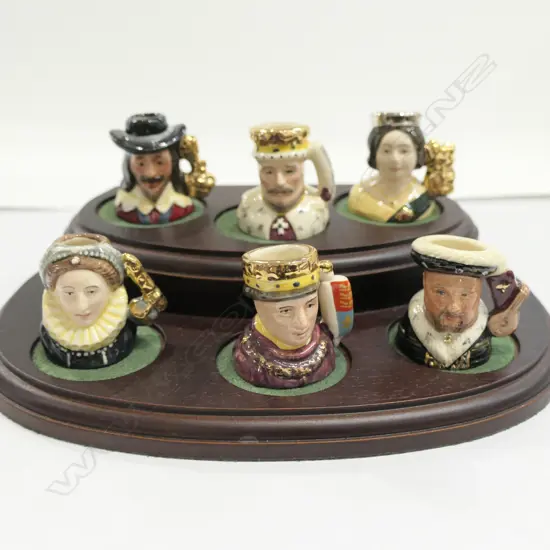 SET 6 R/D TINIES - KING/QUEEN OF THE REALM + DISPLAY STAND
