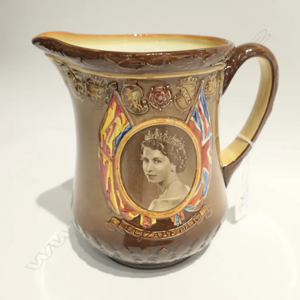 R/DOULTON QUEEN ELIZABETH JUG H160 MM Image 1++