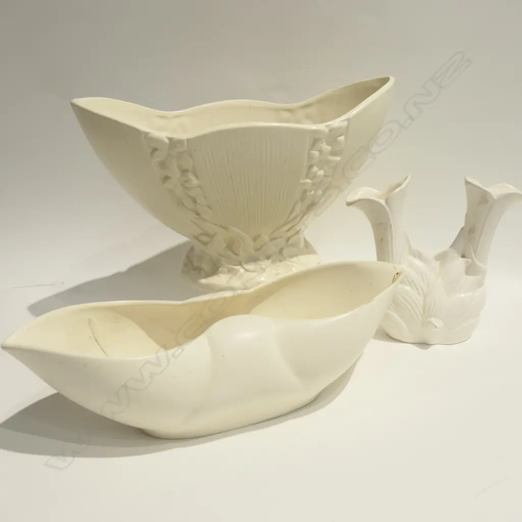 3 CROWN LYNN VASES SOME FAULTS L 300 MM Image 1++