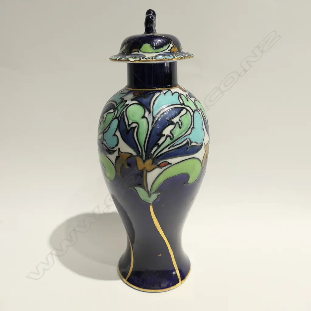 WOOD + SONS LIDDED VASE H. 280MM Image 1++