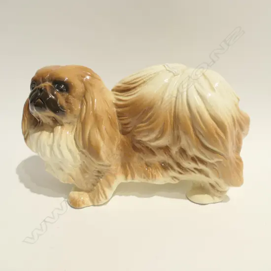 BESWICK PECANESE DOG L. 180MM