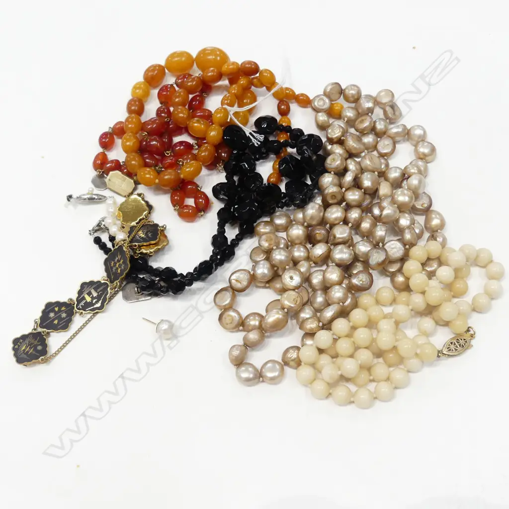 LOT ASST COSTUME JEWELLERY Image 1++