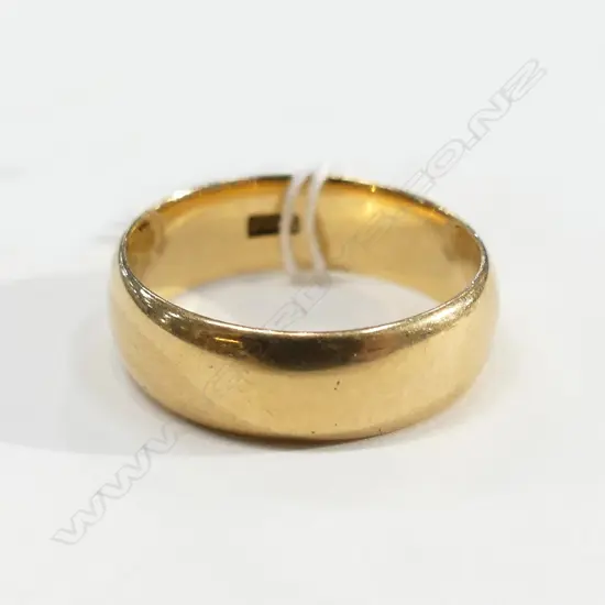 18ct GOLD WEDDING BAND, 5.1gm