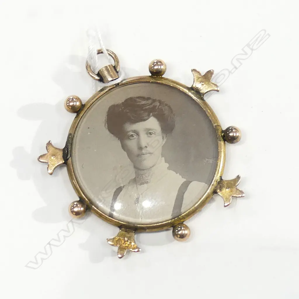 GOLD PHOTO LOCKET Image 1++