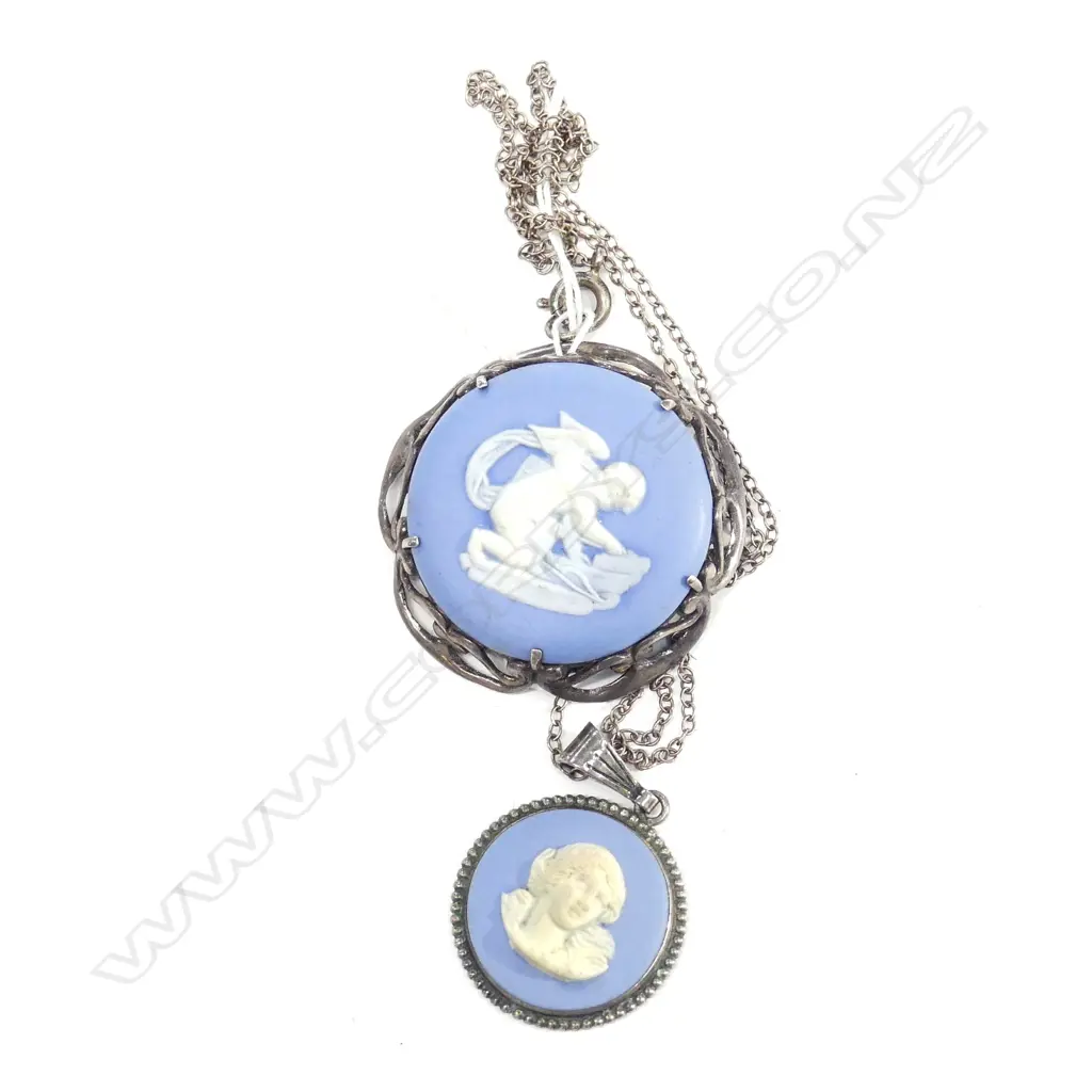 SILVER WEDGEWOOD BROOCH & NECKLACE Image 1++