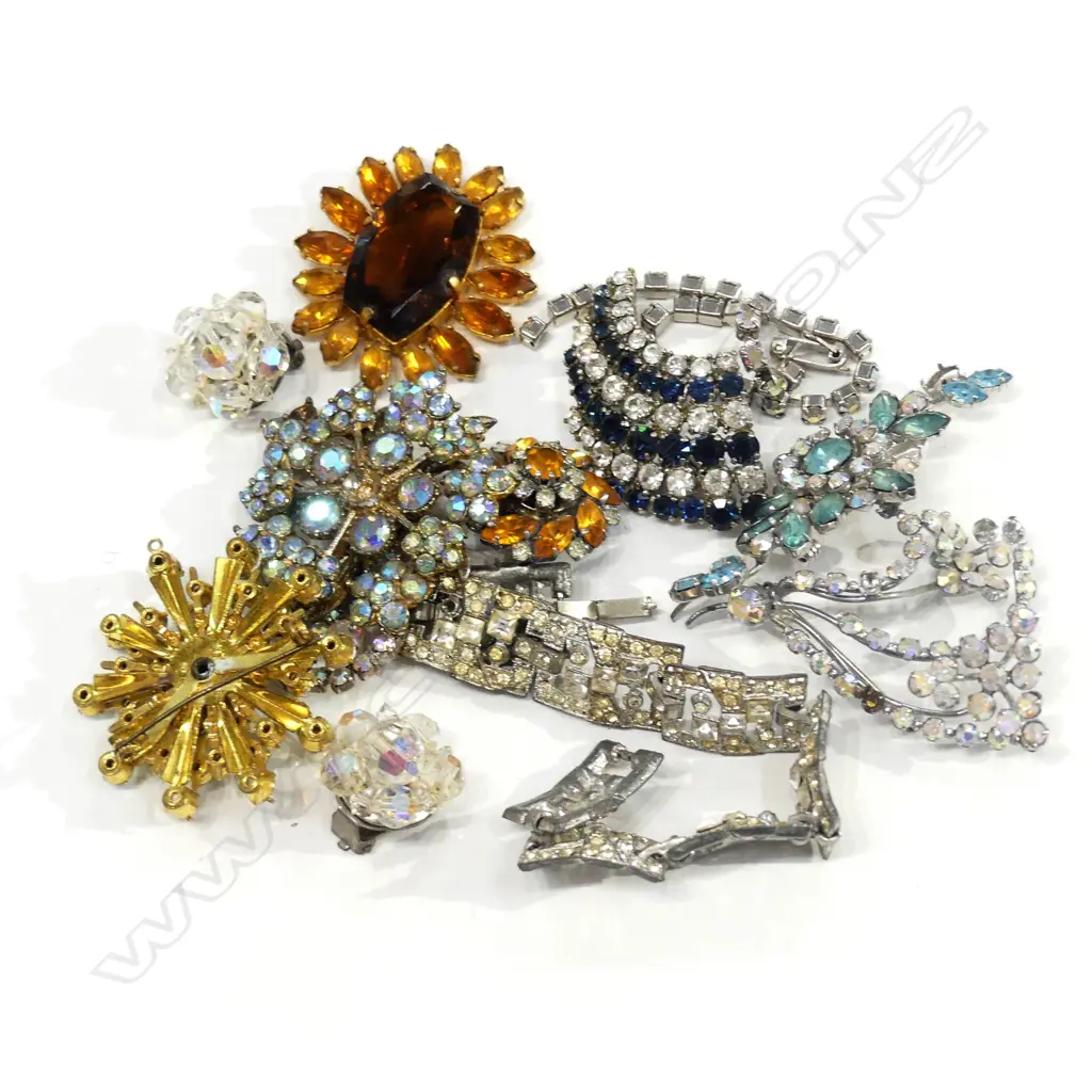 10 ASSORTED DIAMANTE PIECES, & 1 PR CLIP-ON  EARRINGS Image 1++