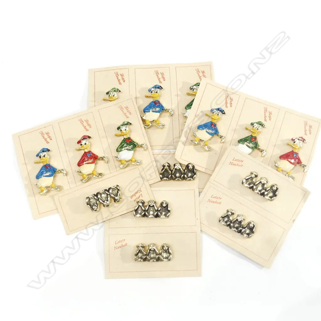 ASSORTED VINTAGE DONALD DUCK AND MONKEY BROOCHES Image 1++