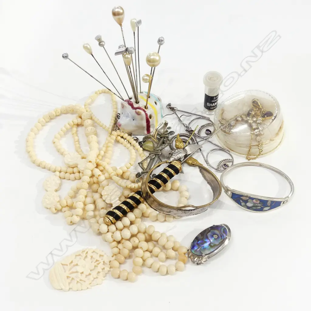 SMALL BOX .925 SILVER JEWELLERY / BONE BEADS ETC Image 1++