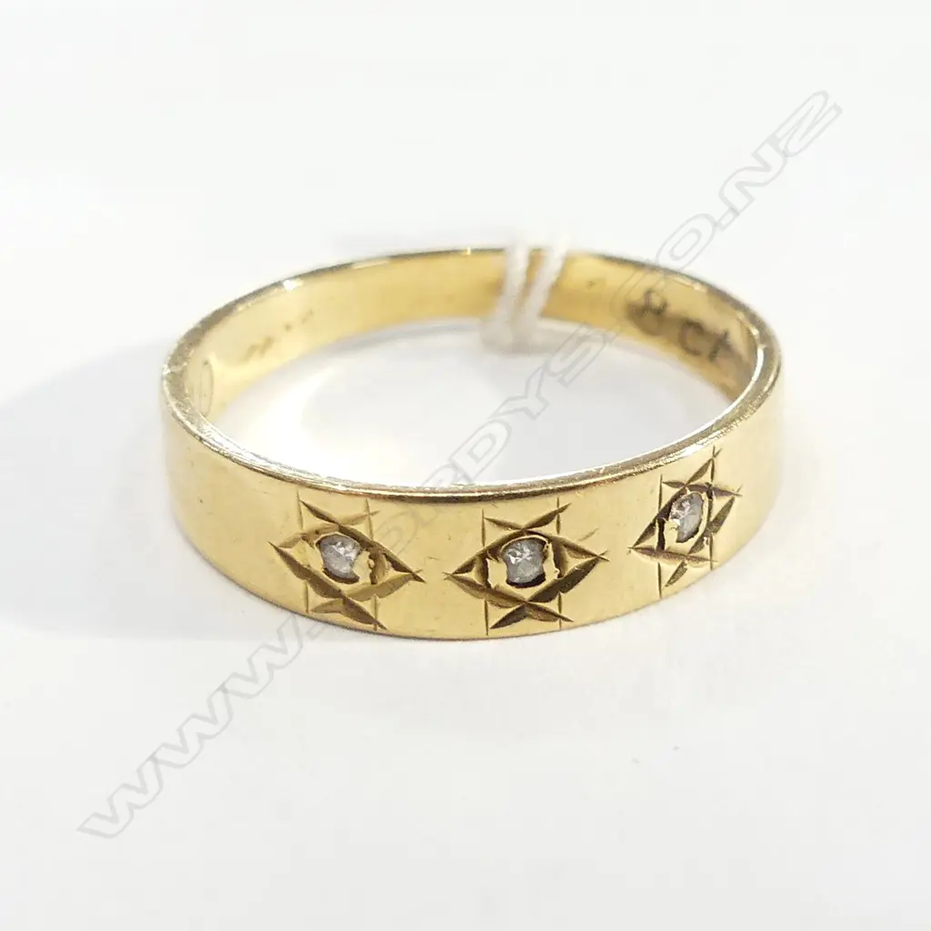 8ct GOLD GYPSY BAND SET w THREE DIAMONDS, 2.3gm Image 1++
