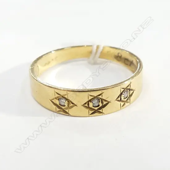8ct GOLD GYPSY BAND SET w THREE DIAMONDS, 2.3gm
