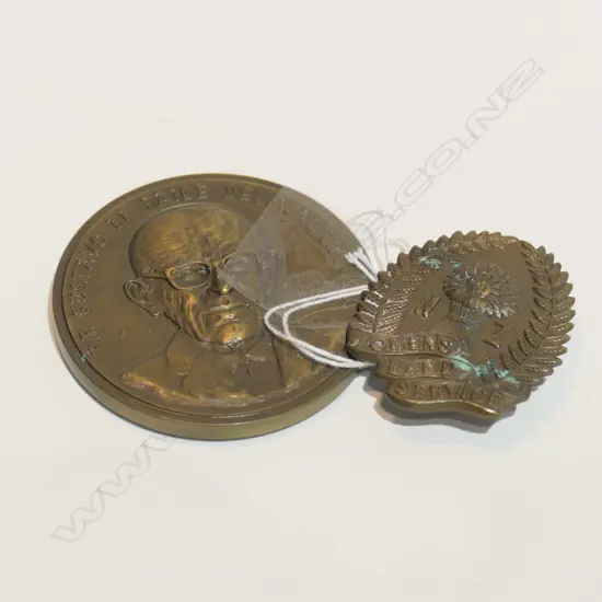 CHILEAN BRONZE MEDALLION & WWII NZ WOMENS LAND SERVICE CAP BADGE