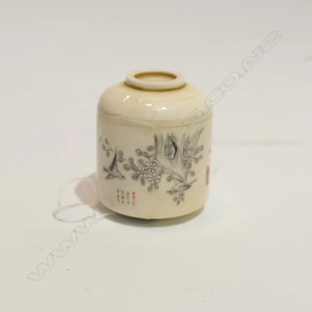 FINELY CARVED IVORY SNUFF BOTTLE NO LID/SPOON Image 1++