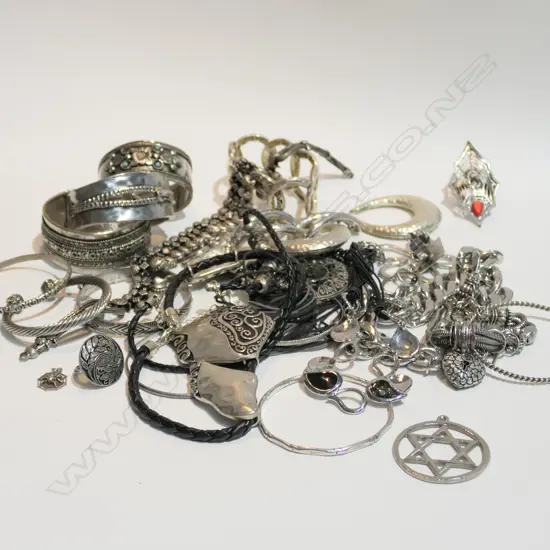 LOT ASST COSTUME JEWELLERY
