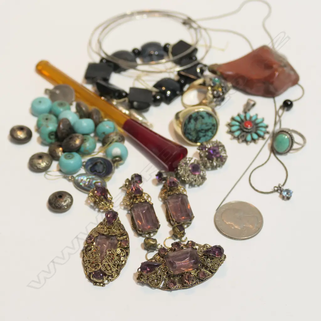 BOX JEWELLERY; 14CT GOLD PRINCESS RING  BEADS ETC Image 1++