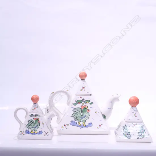 3 PYRAMID FORM TEASET PCS
