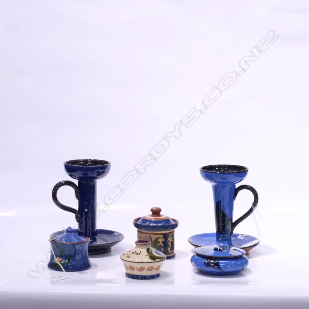 2 TORQUAY WARE CANDLESTICKS AND ASST POTS H  Image 1++