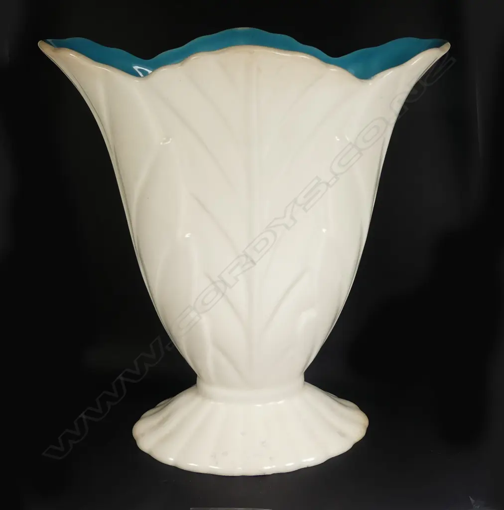 BESWICK FLARED VASE, TURQUOISE INTERIOR #844-2 Image 1++