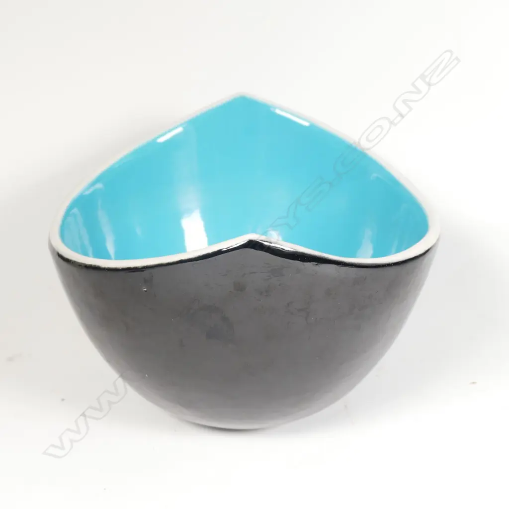 MID CENTURY ITALIAN VASE, MARKED TO BASE '276/162 ITALY', 90mm x 145mm Image 1++