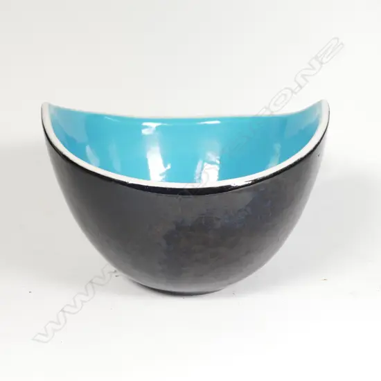 MID CENTURY ITALIAN VASE, MARKED TO BASE '276/162 ITALY', 90mm x 145mm