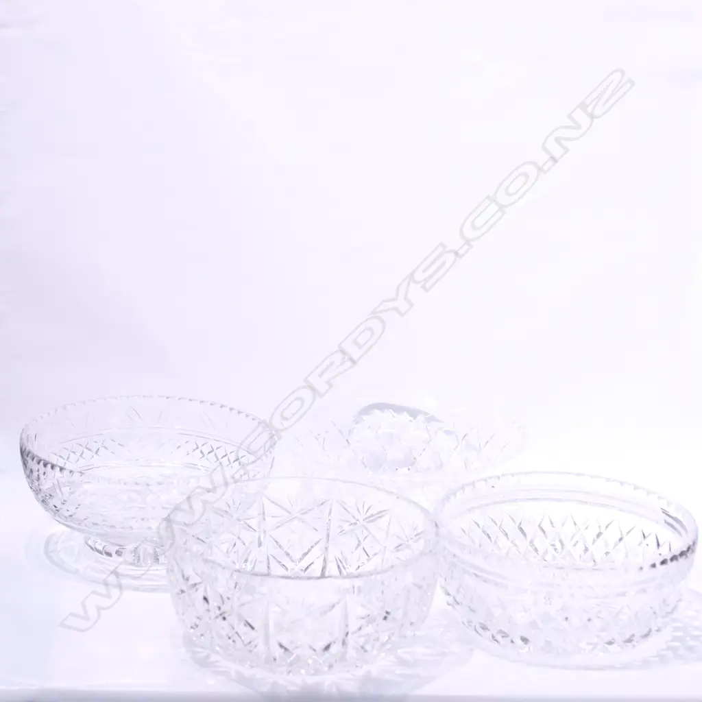 4 CRYSTAL / GLASS BOWLS INCL. STUART - LARGEST DIA. 210MM Image 1++