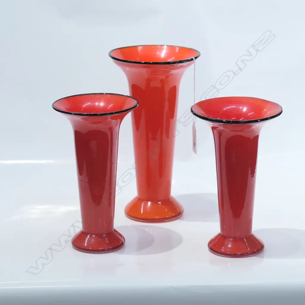 3 ORANGE GLASS VASES H. 200MM Image 1++
