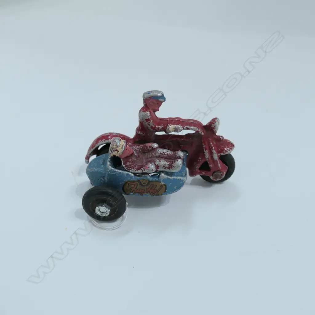 FUN HO SIDECAR AND RIDER L. 100MM Image 1++