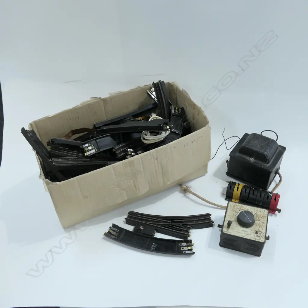 LOT ASST TRIX TWIN RAIL TRACK AND TRANSFORMERS Image 1++