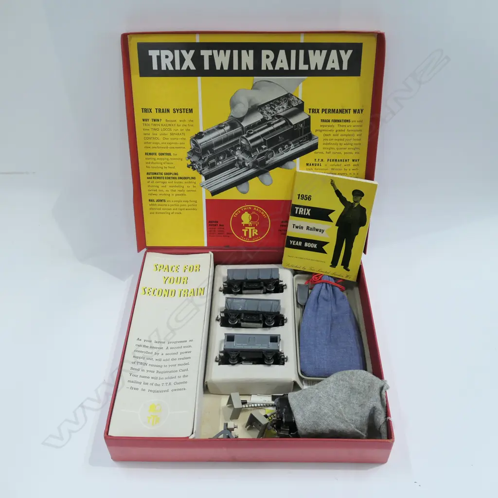 BOXED TRIX TWIN TRAINSET Image 1++